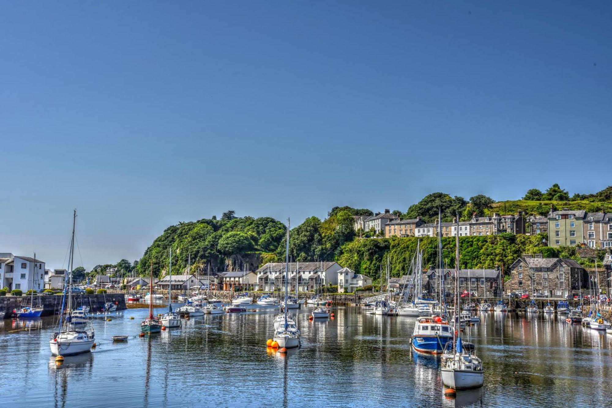 Porthmadog, Sleeps 11, 5 Bedrooms, 5 Bathrooms, Mountain Views Exteriér fotografie