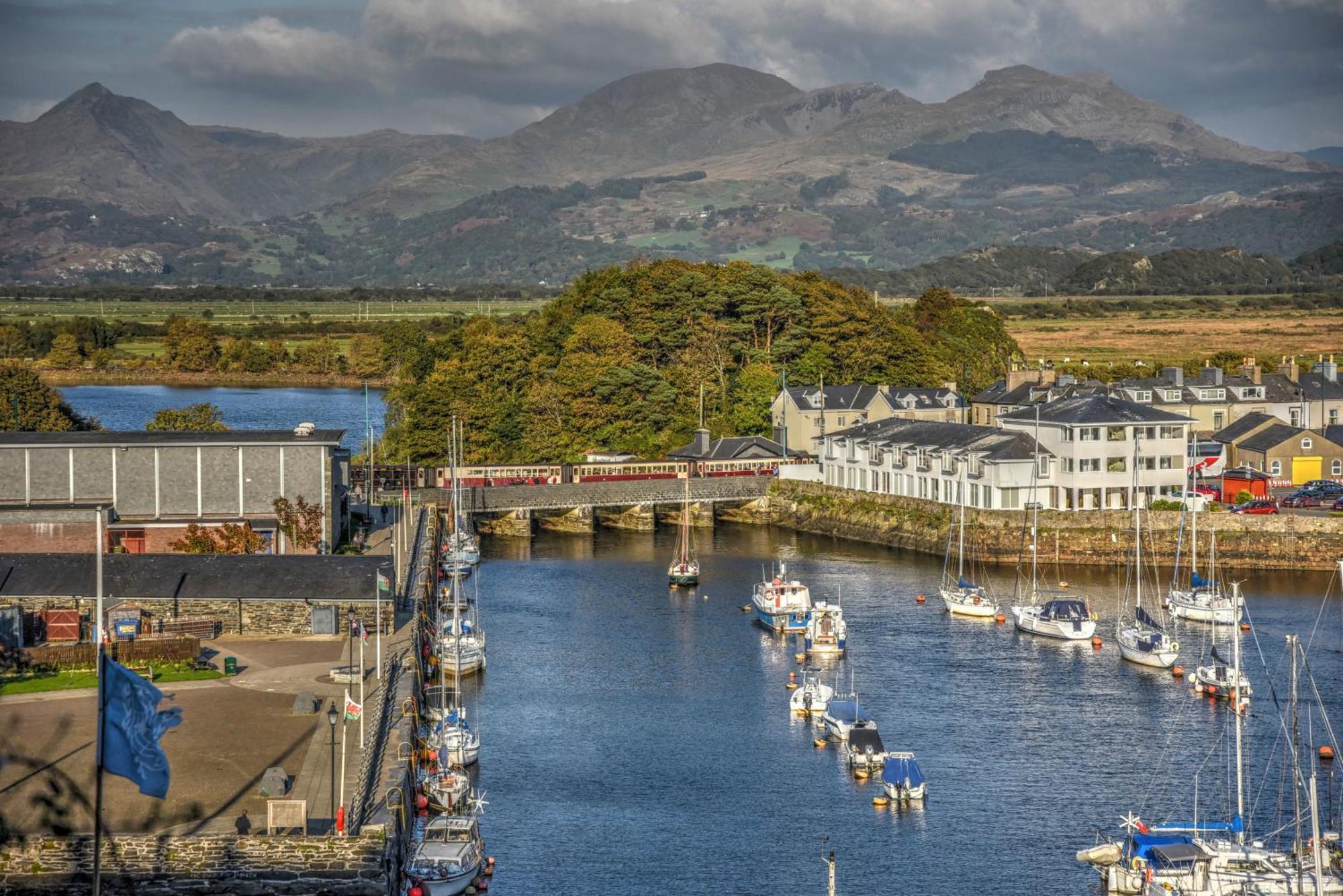 Porthmadog, Sleeps 11, 5 Bedrooms, 5 Bathrooms, Mountain Views Exteriér fotografie